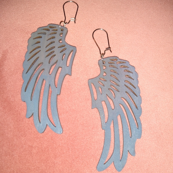 4" Hand Painted Slate Gray Wood Wing Earrings Grey Angel Big Bird Wings New - Picture 3 of 9